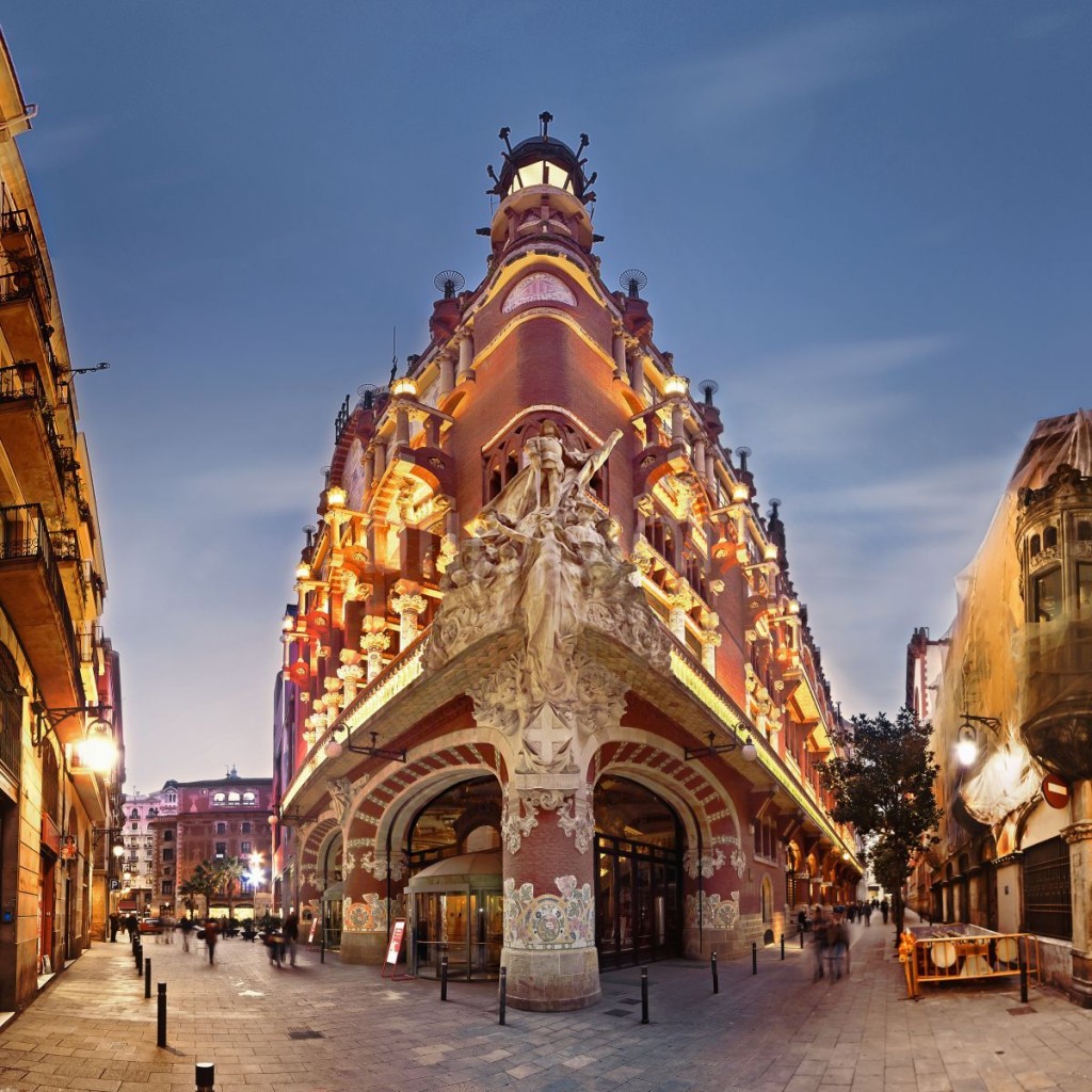 Vista del Palau de la Música desde la puerta de la heladería