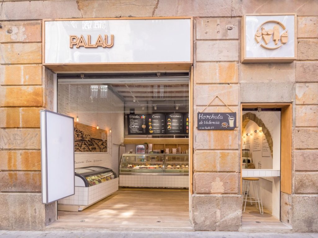 Nueva fachada de la Gelateria Palau tras la renovación del 2º aniversario