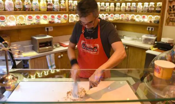 Topping Circus ice cream shop Gothic Quarter Barcelona